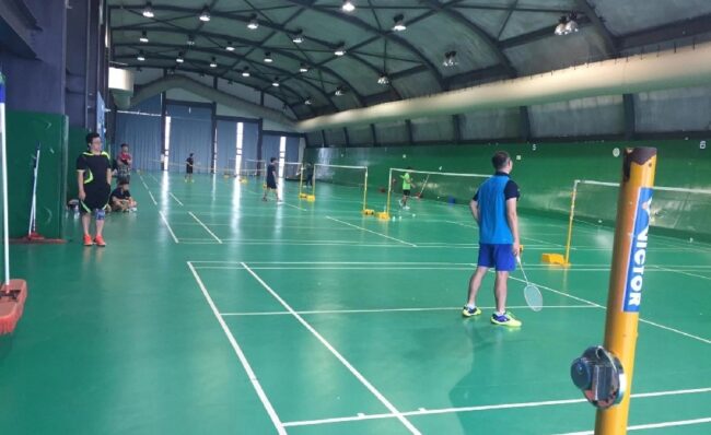 Kích thước tiêu chuẩn của sân cầu lông trong nhà