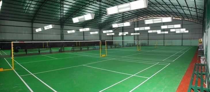 Tầm quan trọng của chiều cao sân cầu lông trong nhà
