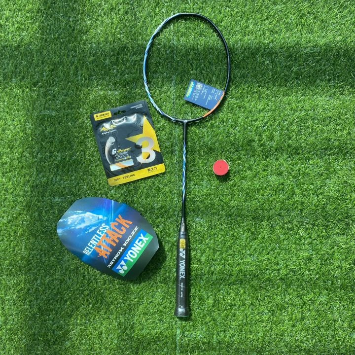 Yonex Astrox 100ZZ là cây vợt cao cấp 