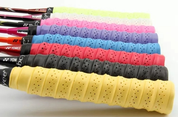 Cách chọn dây quấn tay cầm vợt cầu lông cho người mới