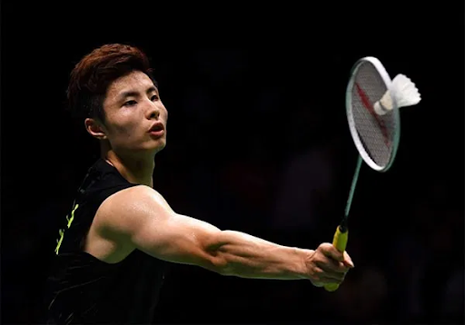 Cách đánh cầu lông xoáy thuận tay