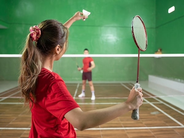 Người mới chơi dùng vợt quá cứng sẽ có tác hại gì?