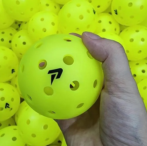 Bóng Pickleball trong nhà