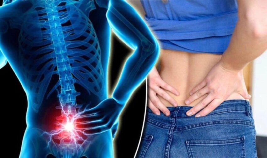 đánh cầu lông bị đau lưng