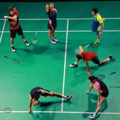 khởi động trước khi đánh cầu lông