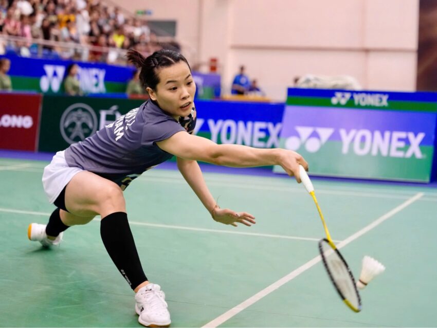 phản tạt cầu lông